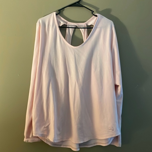 Under armor active top - Picture 1 of 3